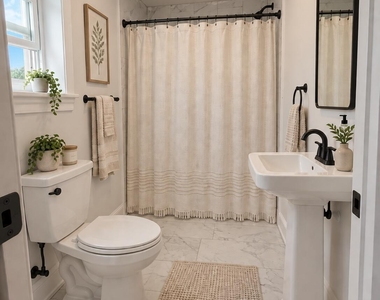 206 Oak Street - Photo Thumbnail 2