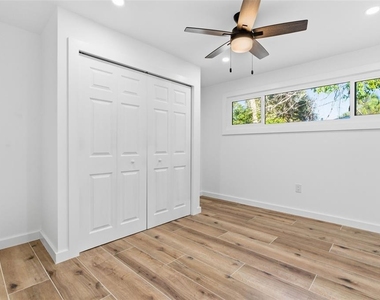 4879 Commonwealth Drive - Photo Thumbnail 24