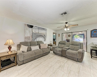 1520 Sunnyhills Drive - Photo Thumbnail 3