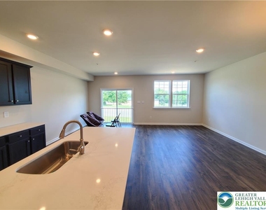 1081 Turnstone Drive - Photo Thumbnail 9