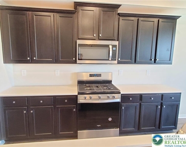 1081 Turnstone Drive - Photo Thumbnail 8