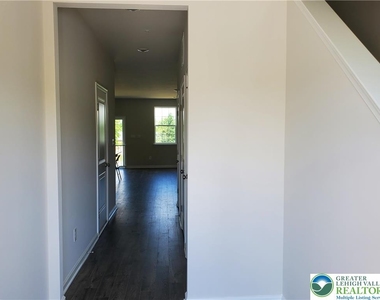 1081 Turnstone Drive - Photo Thumbnail 2