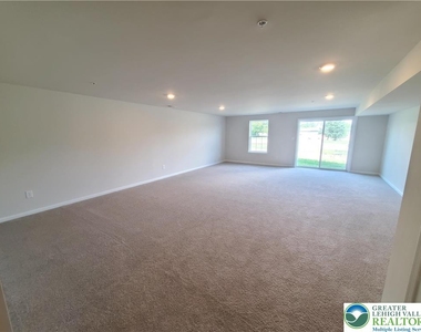 1081 Turnstone Drive - Photo Thumbnail 14