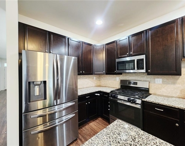 356 Redclover Lane - Photo Thumbnail 6