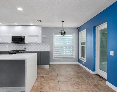 4008 Kingsfield Drive - Photo Thumbnail 8