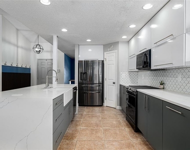 4008 Kingsfield Drive - Photo Thumbnail 2