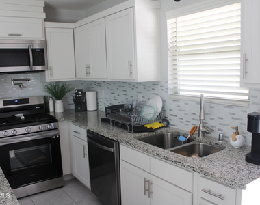 640 Paseo Dulce Avenue - Photo Thumbnail 5