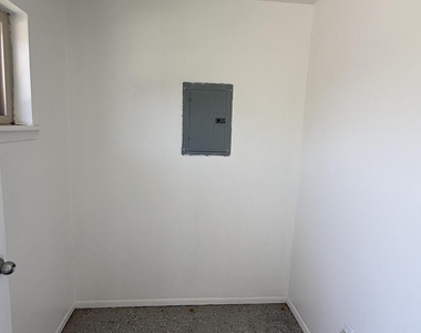7201 Armistad Avenue - Photo Thumbnail 20