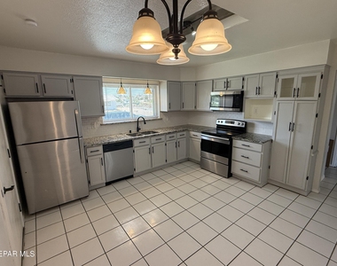 7201 Armistad Avenue - Photo Thumbnail 15
