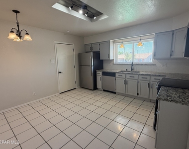 7201 Armistad Avenue - Photo Thumbnail 14