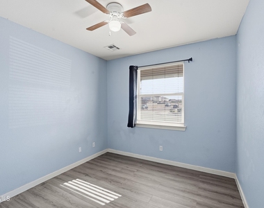 3917 Desert Bluff Drive - Photo Thumbnail 10