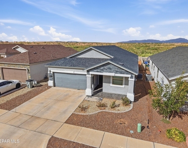 3917 Desert Bluff Drive - Photo Thumbnail 14