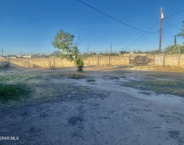 8210 Marfil Drive - Photo Thumbnail 17