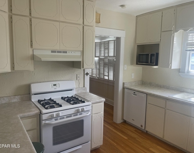 609 E Robinson Avenue - Photo Thumbnail 14