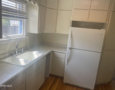 609 E Robinson Avenue - Photo Thumbnail 12
