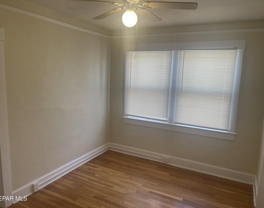 609 E Robinson Avenue - Photo Thumbnail 25