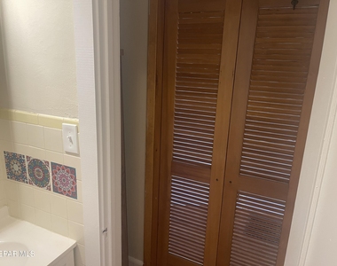 609 E Robinson Avenue - Photo Thumbnail 22