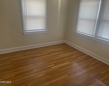 609 E Robinson Avenue - Photo Thumbnail 29