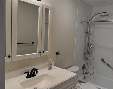 2306 Cromwell Hills Drive - Photo Thumbnail 14