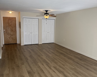 2306 Cromwell Hills Drive - Photo Thumbnail 2