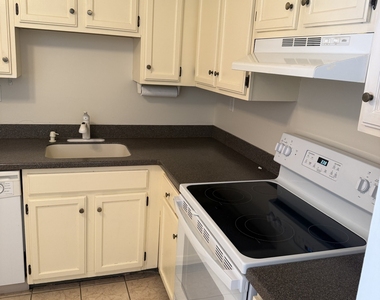 2306 Cromwell Hills Drive - Photo Thumbnail 5