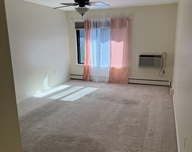 2306 Cromwell Hills Drive - Photo Thumbnail 10