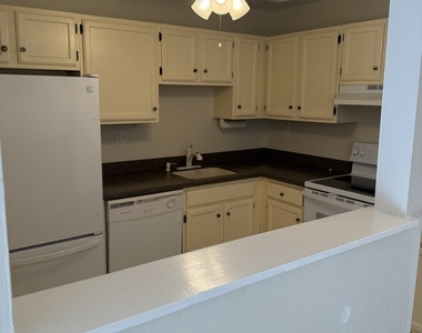 2306 Cromwell Hills Drive - Photo Thumbnail 4