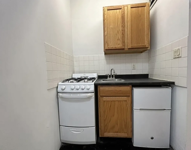 411 West 54th Street - Photo Thumbnail 4