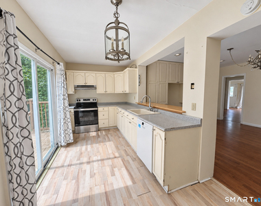 112 Ochsner Place - Photo Thumbnail 2