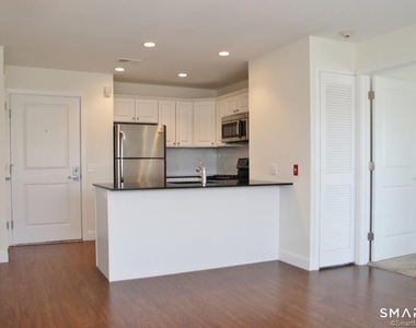 947 Hope Street - Photo Thumbnail 16