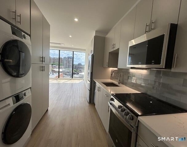 470 Summer Street - Photo Thumbnail 3