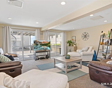 210 Broadway - Photo Thumbnail 3