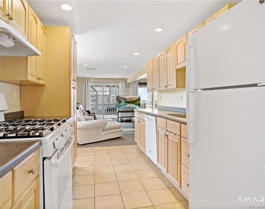 210 Broadway - Photo Thumbnail 10
