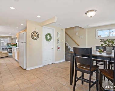 210 Broadway - Photo Thumbnail 7