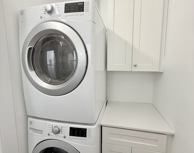 695 Laurel Avenue - Photo Thumbnail 5