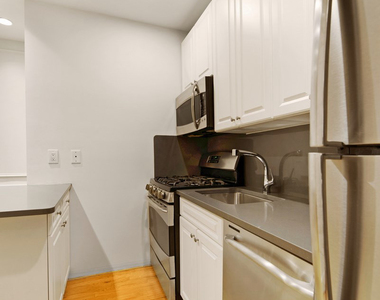 226 East 70th Street - Photo Thumbnail 1