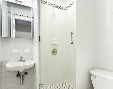 226 East 70th Street - Photo Thumbnail 5