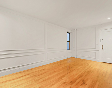 226 East 70th Street - Photo Thumbnail 4