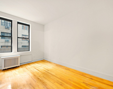 226 East 70th Street - Photo Thumbnail 3