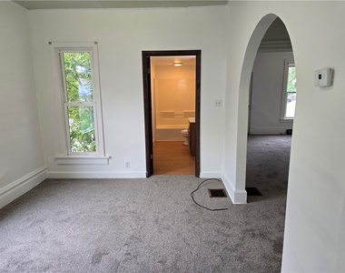 318 Fairview Ave - Photo Thumbnail 10
