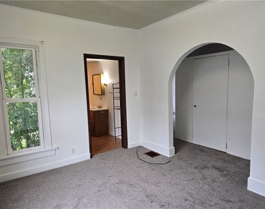 318 Fairview Ave - Photo Thumbnail 9