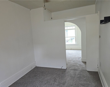 318 Fairview Ave - Photo Thumbnail 5