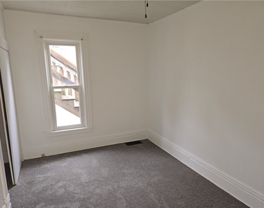 318 Fairview Ave - Photo Thumbnail 6