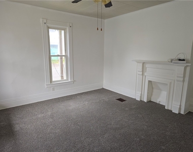 318 Fairview Ave - Photo Thumbnail 4