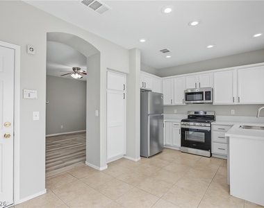 10191 Deep Glen Street - Photo Thumbnail 8