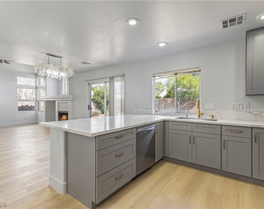 10416 Horseback Ridge Avenue - Photo Thumbnail 12