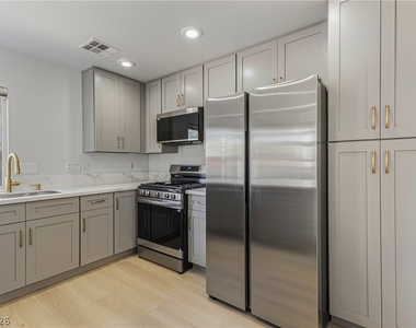 10416 Horseback Ridge Avenue - Photo Thumbnail 11
