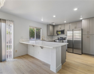 10416 Horseback Ridge Avenue - Photo Thumbnail 13