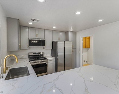 10416 Horseback Ridge Avenue - Photo Thumbnail 15