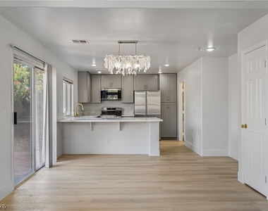 10416 Horseback Ridge Avenue - Photo Thumbnail 9